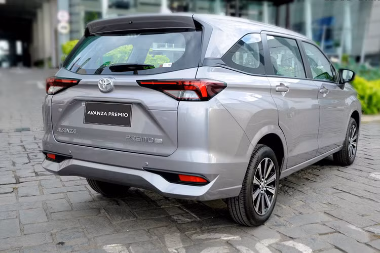 Toyota Avanza MT tai Viet Nam giao xe tro lai sau be boi Daihatsu-Hinh-3