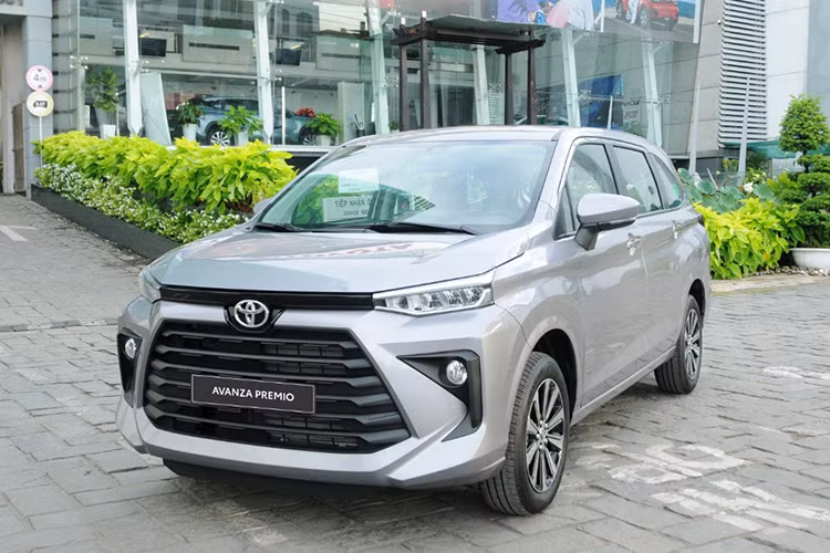 Toyota Avanza MT tai Viet Nam giao xe tro lai sau be boi Daihatsu
