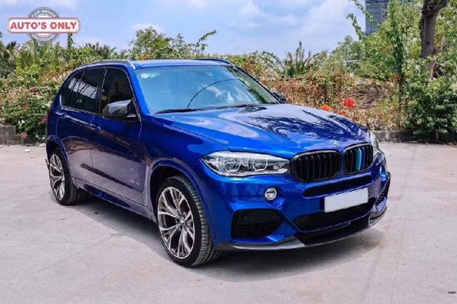 Mẫu xe SUV BMW X5 hạng sang được nhiều đại gia Việt ưa chuộng. Để trở nên độc đáo và duy nhất, một dân chơi xe tại Bạc Liêu quyết định sở hữu một chiếc X5 độ theo phong cách thể thao M-Sport chính hãng.