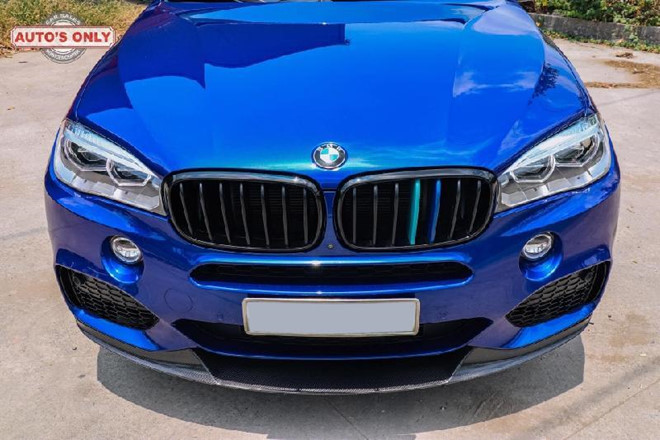 Để hoàn thiện gói độ này, tổng chi phí mà chủ xe phải bỏ ra lên tới 1 tỷ đồng, tương đương với một chiếc SUV cỡ trung. Thời điểm đó, giá bán của một chiếc X5 xDrive 35i do Euro Auto phân phối khoảng 3,5 tỷ đồng, tổng cộng để lăn bánh chiếc X5 M-Sport, anh mất khoảng 4,7 tỷ đồng.