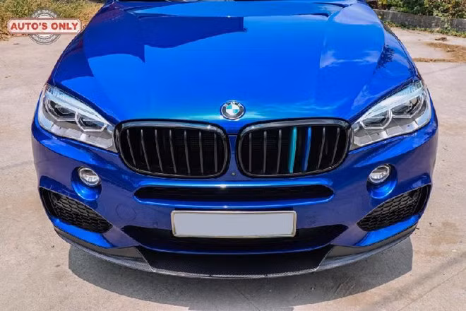 Để hoàn thiện gói độ này, tổng chi phí mà chủ xe phải bỏ ra lên tới 1 tỷ đồng, tương đương với một chiếc SUV cỡ trung. Thời điểm đó, giá bán của một chiếc X5 xDrive 35i do Euro Auto phân phối khoảng 3,5 tỷ đồng, tổng cộng để lăn bánh chiếc X5 M-Sport, anh mất khoảng 4,7 tỷ đồng.