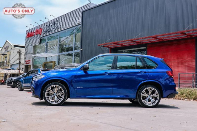 Mâm xe được thay bằng loại mới, kích thước 21-inch đi kèm bộ lốp Pzero kích thước 285/35 R21 tổng trị giá khoảng 300 triệu đồng.