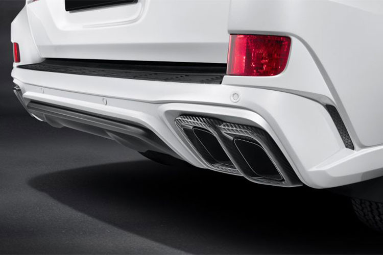 Nếu là fan của những cỗ máy dầu, khách hàng có thể mua Toyota Land Cruiser HRS Sport với động cơ diesel V8, tăng áp kép, dung tích 4,5 lít, tạo ra công suất tối đa 268 mã lực và mô-men xoắn cực đại 650 Nm. Cả hai động cơ đều đi với hộp số tự động 6 cấp và hệ dẫn động 4 bánh.