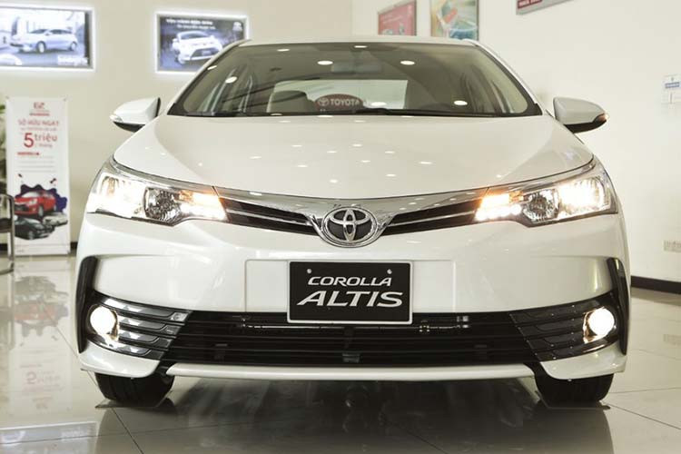 Có thể thấy doanh số Toyota Corolla Altis tăng mạnh trong tháng 12, khi mẫu xe này đã bán được 539 chiếc, tăng so với tháng trước 156 chiếc. Kể từ khi vượt mặt Honda Civic tháng 11, mẫu xe này tiếp tục tăng trưởng mạnh, doanh số bán ra vượt Honda Civic 268 chiếc.