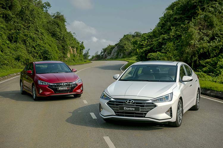 Doanh số Hyundai Elantra cũng có sự tăng trưởng nhẹ, dù chỉ bằng một nửa so với 2 đối thủ. Theo đó, mẫu xe này đã bán được 670 chiếc trong tháng 12, tăng 158 chiếc so với tháng 11. Tính đến hết năm 2019, mẫu xe này cũng bán được hơn 7.376 chiếc.
