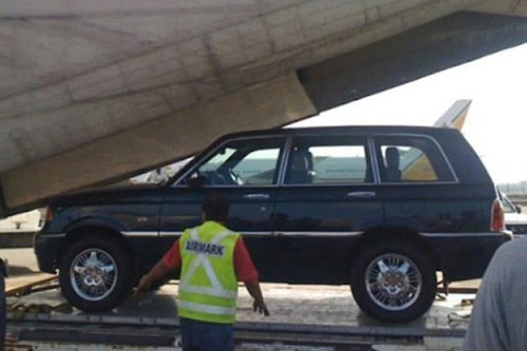 Thậm chí, Quốc Vương Brunei còn sở hữu đến vài chiếc Bentley Dominator. Đây là dòng xe đã làm tên tuổi của Bentley “bừng sáng” trong giai đoạn thập niên 1990.