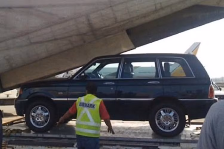 Thậm chí, Quốc Vương Brunei còn sở hữu đến vài chiếc Bentley Dominator. Đây là dòng xe đã làm tên tuổi của Bentley “bừng sáng” trong giai đoạn thập niên 1990.