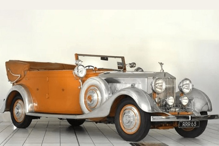 Năm 2011, ông Hassanal Bolkiah từng đạt kỷ lục thế giới khi sở hữu bộ sưu tập xe Rolls-Royce tư nhân lớn nhất thế giới.