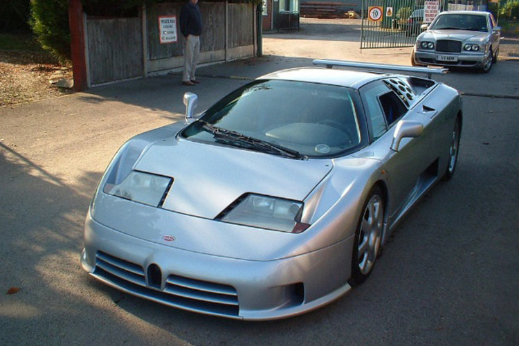 Quốc vương Brunei cũng có nhiều xe của thương hiệu Bugatti. Có thể kể đến như: một vài chiếc EB 110, Veyron Grand Sport… Ông cũng từng chi 1,3 USD (31,5 tỷ VNĐ) để sở hữu một chiếc Koenigsegg CCXR. 