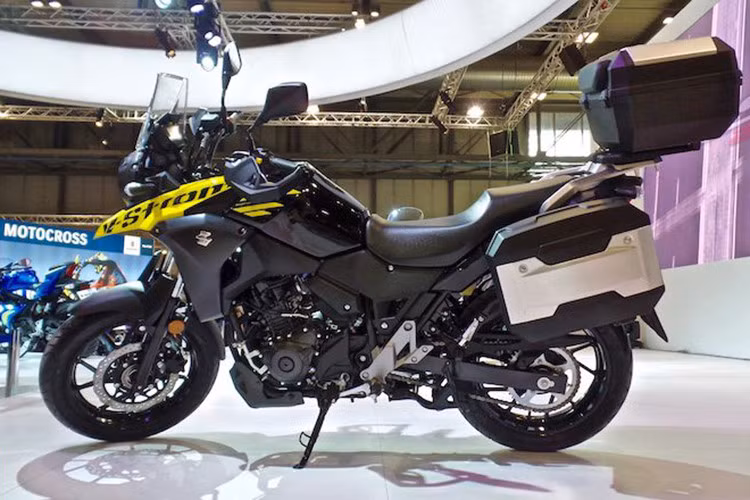 Ở thời điểm đó, mẫu concept Suzuki V-Strom 250 được phát triển dựa trên khung gầm và động cơ của mẫu GSX-R250/Inazuma, thay cho kiểu dáng naked bike là ngoại hình Adventure lấy cảm hứng từ đàn anh Suzuki V-Strom 1000. Mặc dù từng xuất hiện tại nhiều quốc gia, tuy nhiên tại khu vực Đông Nam Á mẫu xe này vẫn chưa xuát hiện.