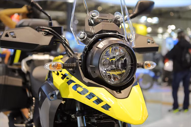 Mới đây, Suzuki Indonesia vừa đăng ký thông tin giá bán xe cho cơ quan quản lý để tính thuế và giá lăn bánh cho các mẫu xe mà hãng đang và sắp bán ra tại thị trường này, cụ thể là Indonesia. Theo giới thạo tin tại Indonesia thì mẫu DL 250 chính là tên mã của mẫu Adventure hạng nhẹ Suzuki V-Strom 250 2019 mới.