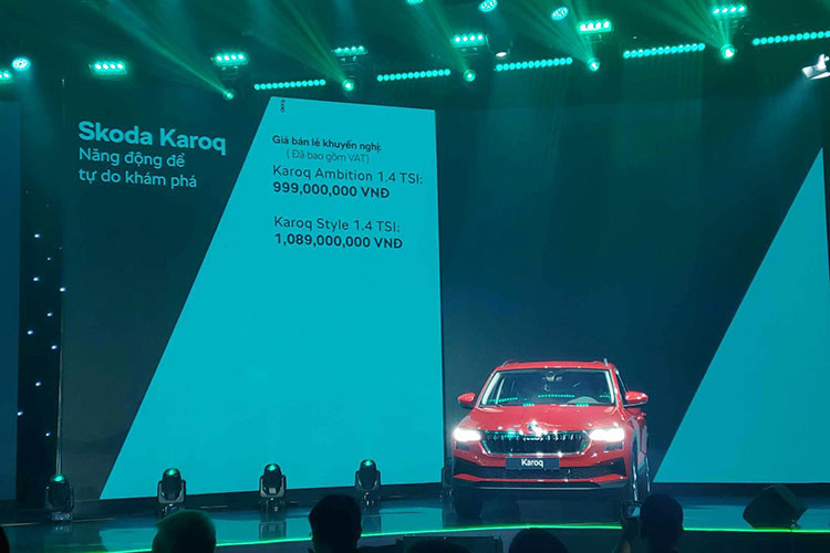 Mức giá xe Skoda Karoq 2023 tại Việt Nam được niêm yết từ 999 - 1,089 tỷ đồng tương ưng với phi 2 phiên bản là Ambition và Style, cùng 9 lựa chọn màu sắc. Xe cũng được áp dụng chính sách bảo hành chính hãng cho xe mới là 3 năm và không giới hạn số kilomet.