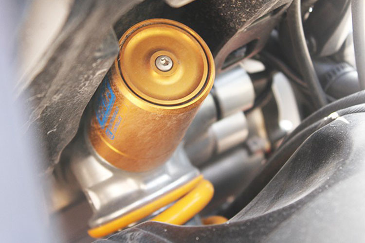 Honda CBR1000RR-R SP tien ty tai Viet Nam dinh loi giam xoc-Hinh-2