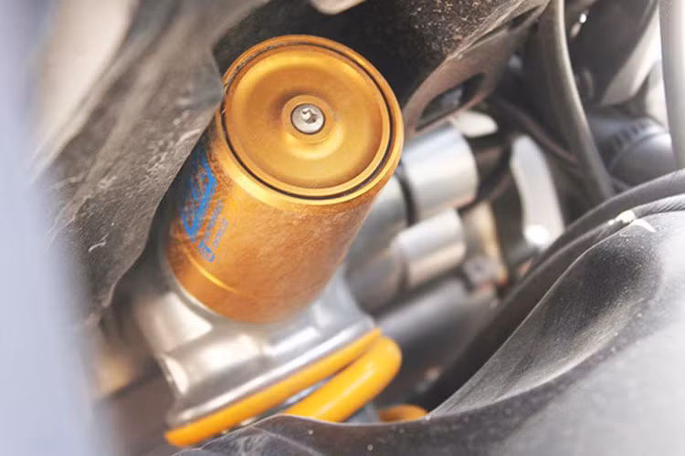 Honda CBR1000RR-R SP tien ty tai Viet Nam dinh loi giam xoc-Hinh-2