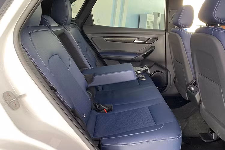 Hai phiên bản Eco và Plus của VinFast VF8 sẽ có khác biệt về dung lượng pin, trong đó bản Eco sẽ có phạm vi hoạt động tối đa là 460 km còn bản Plus sẽ lên tới 510 km.