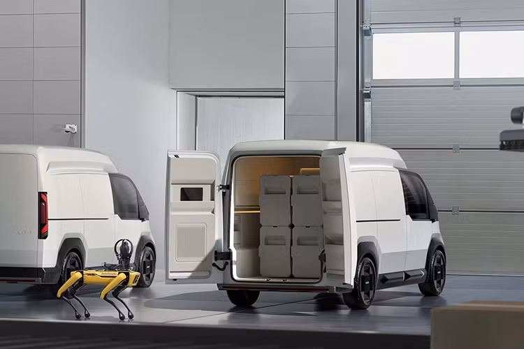 Kia khẳng định PV5 sẽ có thêm nhiều cấu hình khác nhau bên cạnh hai phiên bản chính. Hãng cũng sẽ cung cấp các tùy chọn chuyển đổi chuyên dụng, giúp khách hàng có thể tùy chỉnh chiếc xe theo nhu cầu cụ thể, từ vận tải thương mại đến dịch vụ du lịch hay thậm chí là xe cứu thương.