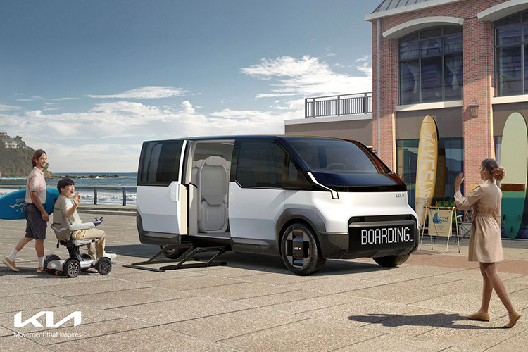 Hiện tại, Kia vẫn chưa công bố hình ảnh nội thất cũng như thông số kỹ thuật của hệ truyền động điện trên PV5. Tuy nhiên, nhiều khả năng xe sẽ có cả tùy chọn dẫn động một mô-tơ và hai mô-tơ điện.