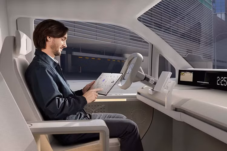 Một trong những điểm nổi bật trên PV5 là hệ thống cửa kính ngoại cỡ, mang lại tầm nhìn thoáng đãng cho khoang nội thất, tương tự như Hyundai Staria. Tuy nhiên, so với bản concept, phiên bản thương mại đã được bổ sung tay nắm cửa lớn hơn để tối ưu tính thực dụng.