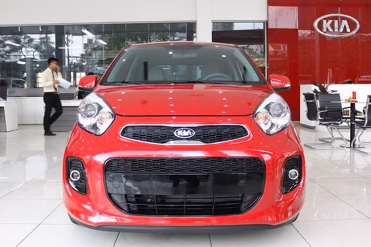 Riêng Thaco Trường Hải nhanh chân hơn, khi chính thức thông báo các mức giá ưu đãi từ cuối tháng 11/2017. Thaco đã đưa ra bảng giá mới cho 2 thương hiệu xe du lịch là Kia và Mazda. Cụ thể, trong tháng 11 và 12/2017, giá xe xe lắp ráp trong nước đồng loạt giảm sâu, cao nhất là 32 triệu đồng và thấp nhất là 3 triệu đồng.