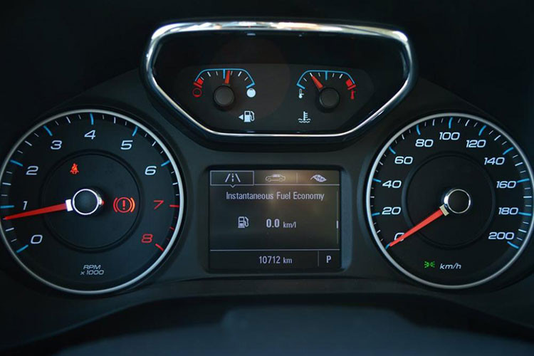 Các công nghệ hấp dẫn như gạt mưa cùng điều hòa tự động, dàn âm thanh 7 loa, hệ thống cảnh báo điểm mù, cảnh báo xe vượt, cảnh báo va chạm, cảnh báo chuyển làn... Mọi phiên bản của xe đều được trang bị 3 túi khí, ABS, EBD, hệ thống ổn định điện tử, hệ thống hỗ trợ leo dốc và đổ đèo... cũng được trang bị.