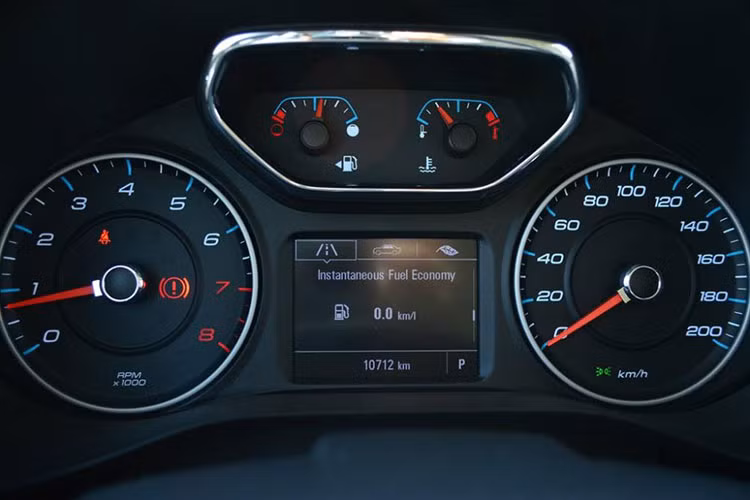 Các công nghệ hấp dẫn như gạt mưa cùng điều hòa tự động, dàn âm thanh 7 loa, hệ thống cảnh báo điểm mù, cảnh báo xe vượt, cảnh báo va chạm, cảnh báo chuyển làn... Mọi phiên bản của xe đều được trang bị 3 túi khí, ABS, EBD, hệ thống ổn định điện tử, hệ thống hỗ trợ leo dốc và đổ đèo... cũng được trang bị.