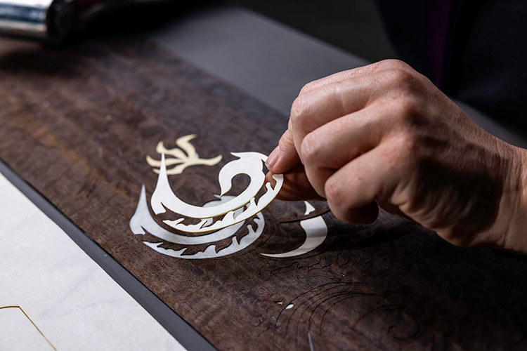 Mẫu xe siêu sang Rolls-Royce Phantom Dragon 2025 đặc biệt này được hãng ôtô Anh quốc minh chứng nó không chỉ là một chiếc xe, mà còn là một tác phẩm nghệ thuật độc bản, kết tinh của sự sáng tạo và tay nghề thủ công đỉnh cao.