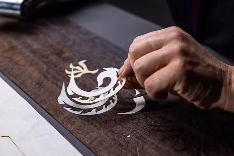 Mẫu xe siêu sang Rolls-Royce Phantom Dragon 2025 đặc biệt này được hãng ôtô Anh quốc minh chứng nó không chỉ là một chiếc xe, mà còn là một tác phẩm nghệ thuật độc bản, kết tinh của sự sáng tạo và tay nghề thủ công đỉnh cao.