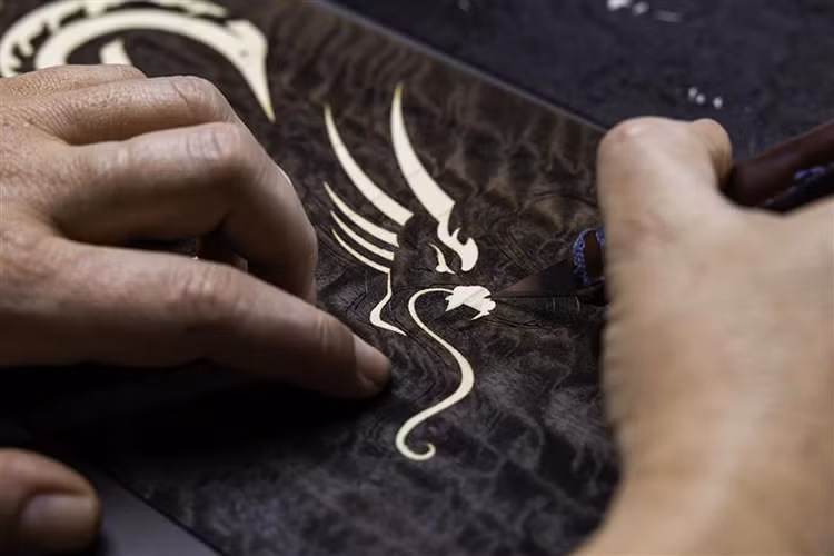 Hãng xe sang Anh quốc không tiết lộ giá xe Rolls-Royce Phantom Dragon 2025 cụ thể mà khách hàng phải bỏ ra để sở hữu. Tuy nhiên, với những chi tiết được thiết kế riêng và thủ công phức tạp, mức giá chắc chắn vượt xa con số khởi điểm 46 tỷ đồng của mẫu Phantom tiêu chuẩn.