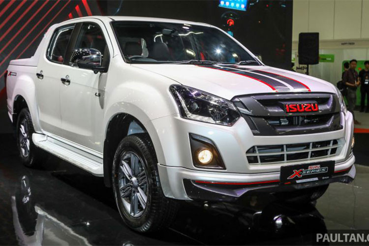 Thương hiệu Isuzu Malaysia vừa ra mắt một mẫu xe bán tải Isuzu D-Max X-Series mới, một phiên bản giới hạn bổ sung thêm dáng vẻ thể thao và nhiều phụ tùng hơn cho mẫu xe bán tải cũ kỹ, và mang trở lại một cá tên đã từng sử udjng trên một phiên bản giới hạn khác từ năm 2013.