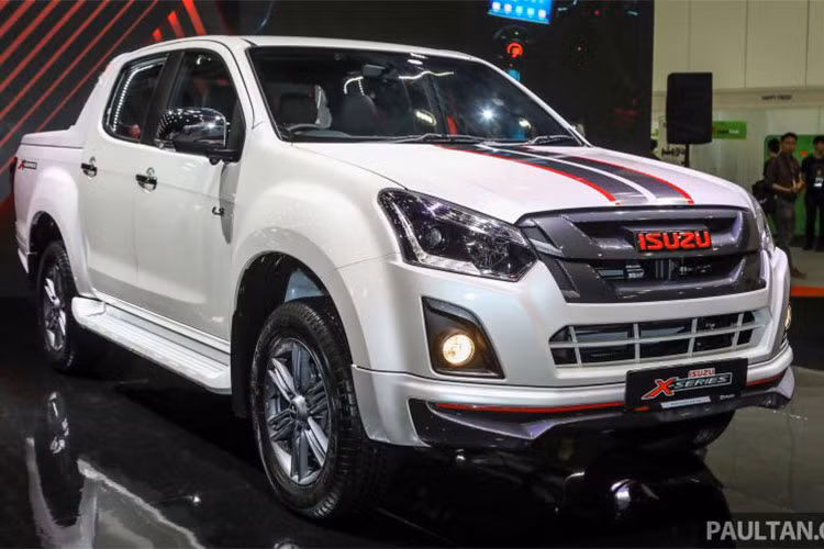 Thương hiệu Isuzu Malaysia vừa ra mắt một mẫu xe bán tải Isuzu D-Max X-Series mới, một phiên bản giới hạn bổ sung thêm dáng vẻ thể thao và nhiều phụ tùng hơn cho mẫu xe bán tải cũ kỹ, và mang trở lại một cá tên đã từng sử udjng trên một phiên bản giới hạn khác từ năm 2013.