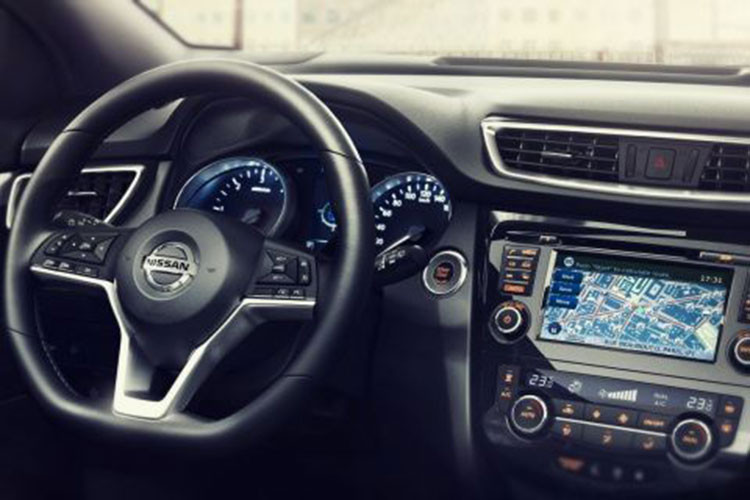 Bên cạnh động cơ mới, Nissan Qashqai phiên bản nâng cấp 2019 cũng sẽ được được bổ sung thêm hệ thống thông tin giải trí mới, tương thích với Android Auto, Apple CarPlay và nâng cấp qua Wifi...