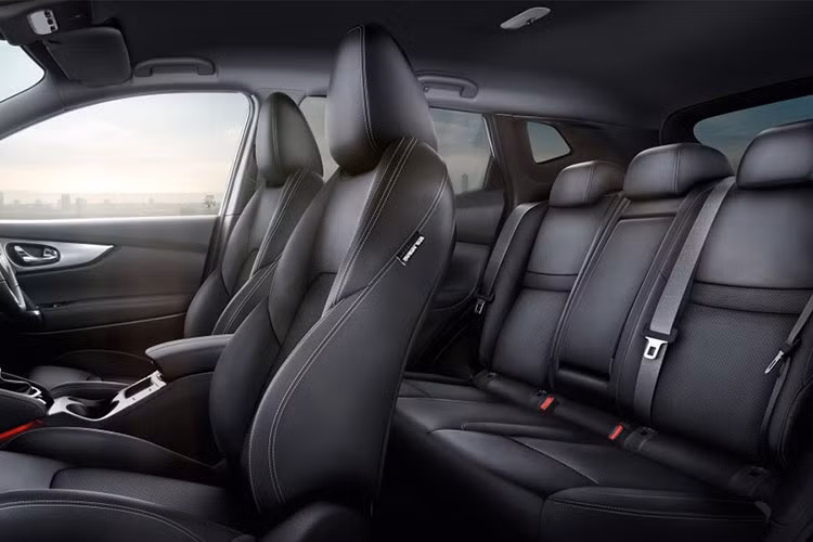 Hệ thống mới đi kèm màn hình cảm ứng 7 inch tương tự trước đây nhưng giúp giảm bớt nút bấm cơ học và có tính năng cảm ứng đa điểm mới. 