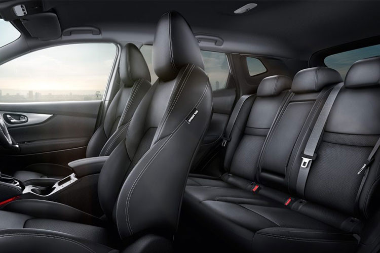 Hệ thống mới đi kèm màn hình cảm ứng 7 inch tương tự trước đây nhưng giúp giảm bớt nút bấm cơ học và có tính năng cảm ứng đa điểm mới. 