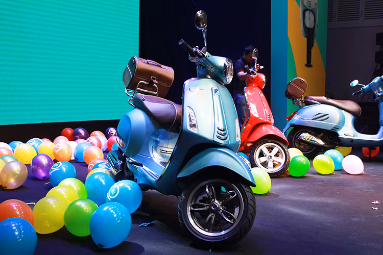 Điểm đáng chú ý trên động cơ mới i-Get 125cc có mức tiêu thụ nhiên liệu được giảm tối thiểu ở mức 45,5 km/lít xăng trong khi hệ thống ống xả toàn toàn mới, giúp động cơ hoạt động êm và giảm tiếng ồn hơn.