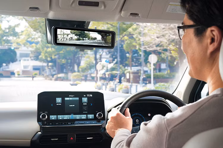 Nguồn cung cấp sức mạnh cho xe là mô-tơ điện mạnh 47 kW (63 mã lực) và mô-men xoắn cực đại 195 Nm. Xe có 3 chế độ lái là Normal, Eco và Sports. Ngoài ra, xe còn có chế độ vận hành 1 bàn đạp, cho phép tăng/giảm tốc chỉ bằng chân ga. 