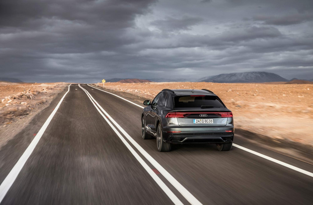 Audi Q8 50 LTD sẽ đi kèm ba hệ thống treo tùy chọn gồm hệ thống treo trước và sau 5 liên kết, hệ thống treo khí nén thích ứng, hệ thống lái bốn bánh, và hệ thống bốn bánh rẽ hướng (AWS). Audi Q8 phiên bản mới sẽ chính thức được bán ra vào đầu tháng 8 năm nay.