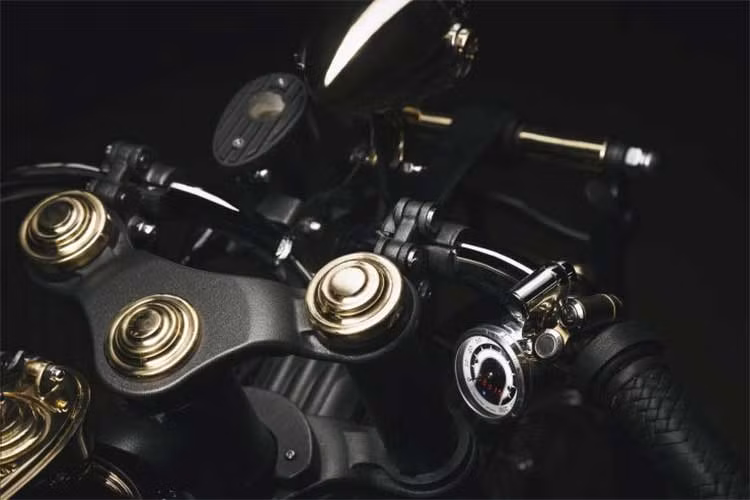 Roberts đã giành giải AMA Grand National Championship năm 1973 trên chiếc Yamaha XS650, thay thế cho chiếc Harley-Davidsons trước đó và khiến mẫu xe này lọt vào mắt công chúng.