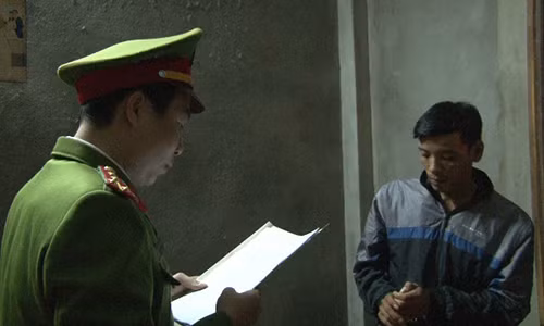 Bat doi tuong lien tiep cuop giat tai san khi vua ra tu