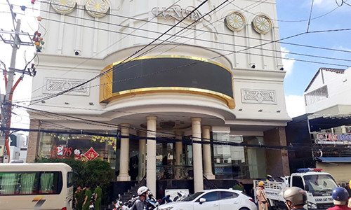 Nhieu nam nu thanh nien su dung ma tuy tai karaoke Luxury