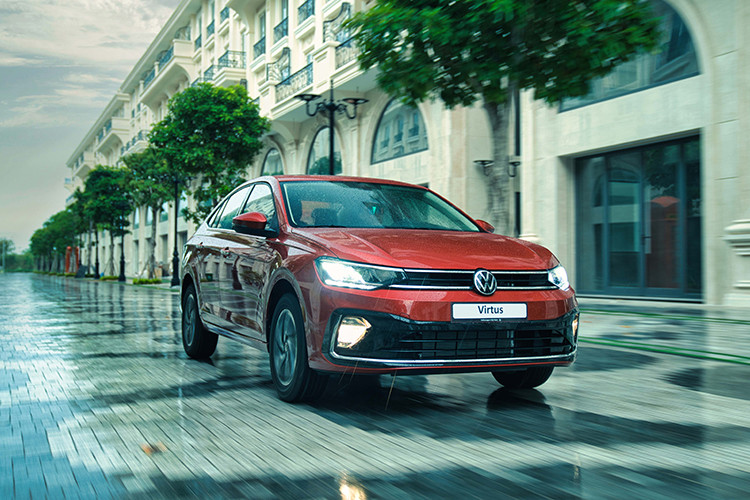 Các trang bị an toàn trên Volkswagen Virtus khá hiện đại, vượt trội so với Hyundai Accent và Toyota Vios như khóa vi sai điện tử, kiểm soát cự ly đỗ xe, kiểm soát lực kéo, chống trượt khi tăng tốc, cân bằng điện tử, hỗ trợ khởi động trục ngang, hỗ trợ phanh gấp, cảnh báo áp suất lốp, hệ thống chống bó cứng phanh ABS, 6 túi khí (phiên bản Luxury).