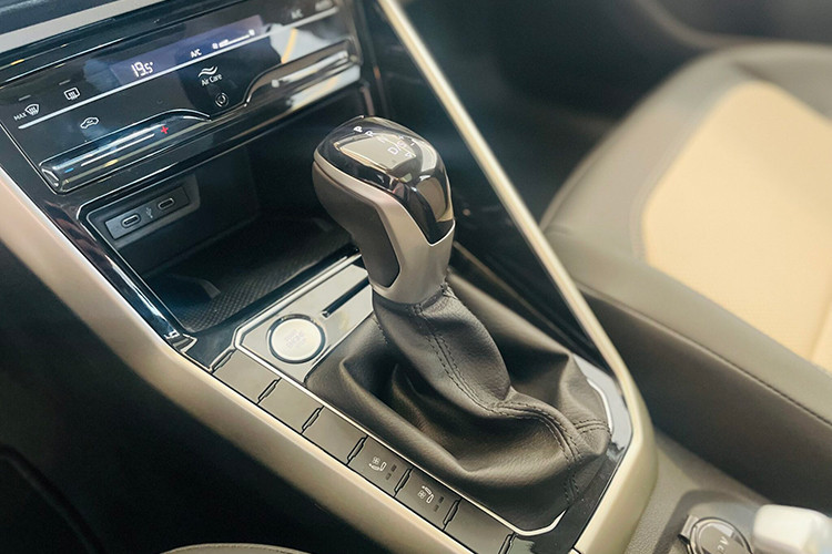 Virtus sở hữu thông số dài x rộng x cao lần lượt 4.561 x 1.752 x 1.507 mm, chiều dài cơ sở 2.651 mm. Thiết kế ngoại thất đơn giản và tinh gọn tương tự các dòng xe khác nhà Volkswagen, thể hiện qua đèn pha nối liền lưới tản nhiệt theo phương ngang.