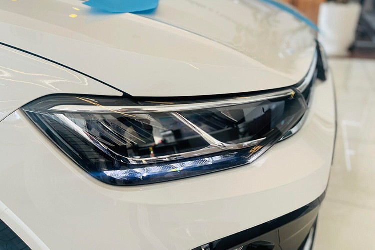 Việc định giá quá cao chính là lý do khiến các khách hàng tại Việt Nam "ngó lơ" Volkswagen Virtus khi lên kế hoạch chọn mua xe sedan. Bởi cùng tầm giá với mẫu xe này, khách Việt có những lựa chọn xe sedan "chất" hơn, đáng giá hơn nhiều.