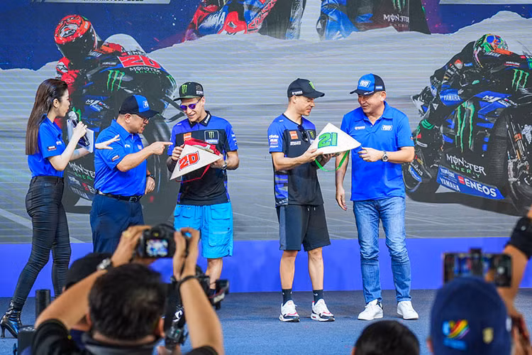 Trước khi đầu quân cho đội Monster Energy Yamaha MotoGP, Quartararo từng thi đấu ở đội đua vệ tinh Petronas Yamaha SRT trong 2 mùa giải 2019 và 2020. Ở mùa giải 2022, anh xếp thứ 2.