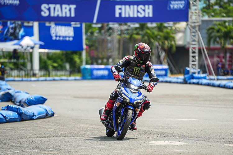 Cũng trong ngày 14/2, sự kiện này sẽ còn tiếp nối hàng loạt hoạt động tại sân vận động Phú Thọ, nhằm giúp người hâm mộ có thể thành thục các kỹ năng lái xe an toàn và khai phá tiềm năng của mẫu xe Yamaha YZR-R7.