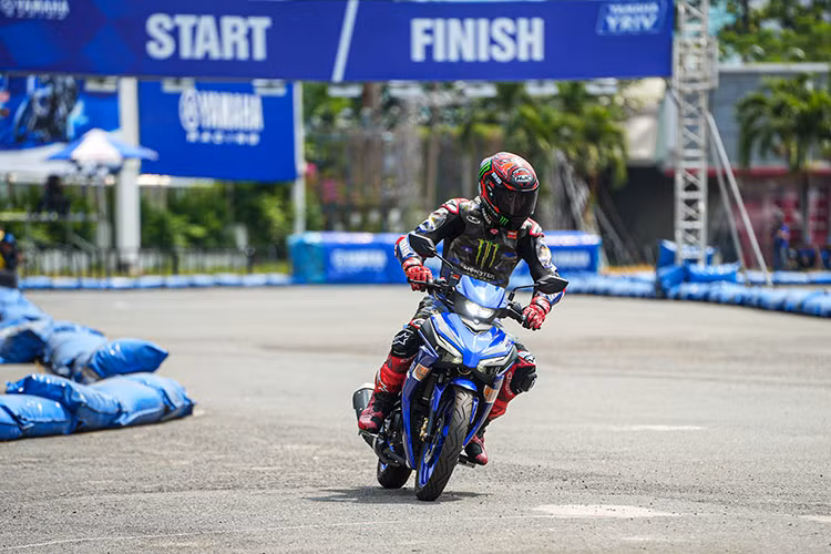 Cũng trong ngày 14/2, sự kiện này sẽ còn tiếp nối hàng loạt hoạt động tại sân vận động Phú Thọ, nhằm giúp người hâm mộ có thể thành thục các kỹ năng lái xe an toàn và khai phá tiềm năng của mẫu xe Yamaha YZR-R7.