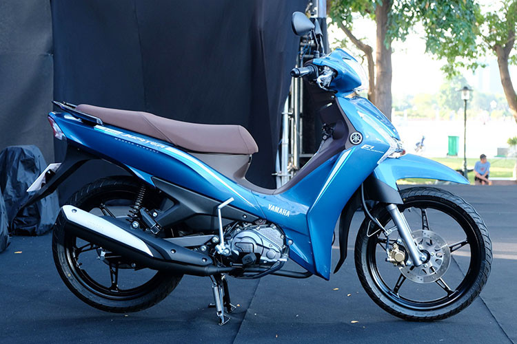 Gia nhập thị trường xe số thì từ năm 2001, Yamaha Jupiter đã ghi dấu ấn sâu sắc trong lòng người dùng Việt về hình ảnh một chiếc xe có thiết kế trẻ trung, nhỏ gọn cùng động cơ khỏe khoắn. Trong hơn 20 năm góp mặt tại thị trường Việt Nam, Jupiter đã khoác lên mình nhiều chiếc áo mới, từ Jupiter đời đầu đến các dòng R, V, MX, Gravita hay Fi. Dù ở phiên bản nào, Jupiter luôn trở thành sự lựa chọn ưu tiên của người dùng.