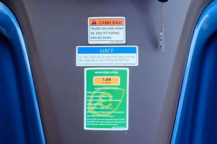 Điều đáng nói nhất chính là mức tiêu thụ nhiên liệu của Jupiter Finn được công bố là 1,64 l/100 km. Khi đổ đầy bình xăng 4 lít, Jupiter Finn có thể đi được quãng đường tối đa khoảng hơn 240 km.