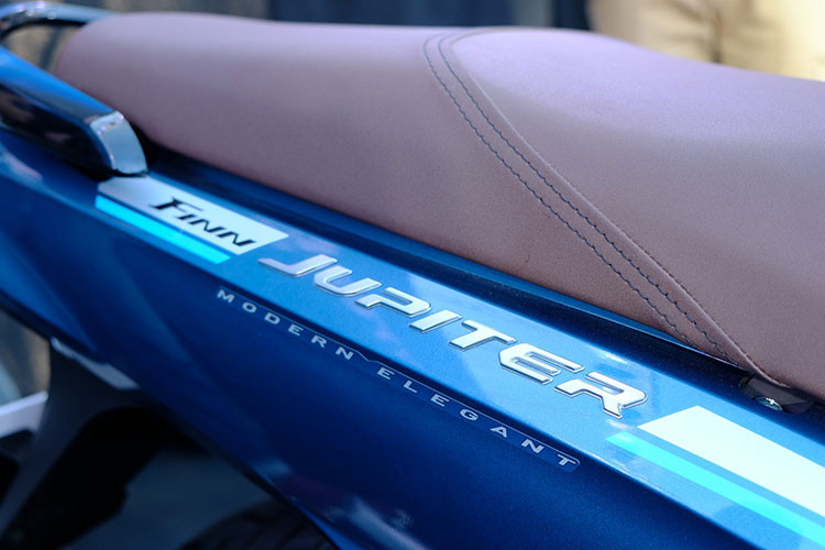 Lấy từ ý tưởng từ một chiếc xe số cao cấp dành cho mọi nhà, Jupiter Finn được thiết kế phù hợp dành cho tất cả thành viên trong gia đình. Chiếc xe có tỷ lệ thân cân đối tạo tư thế lái đĩnh đạc kết hợp thiết kế đường nét nằm ngang thể hiện sự chắc chắn, tạo cảm giác vững chãi, cùng nhiều chi tiết nâng cao khi vận hành.