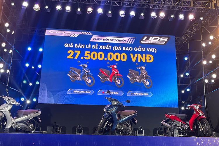 Yamaha Jupiter Finn 2022 tại Việt Nam sẽ đượ bán ra với hai phiên bản: tiêu chuẩn và cao cấp. cả hai phiên bản đều giống nhau về thiết kế, chỉ khác màu sơn yên. Bản tiêu chuẩn có yên màu đen còn cao cấp màu nâu.