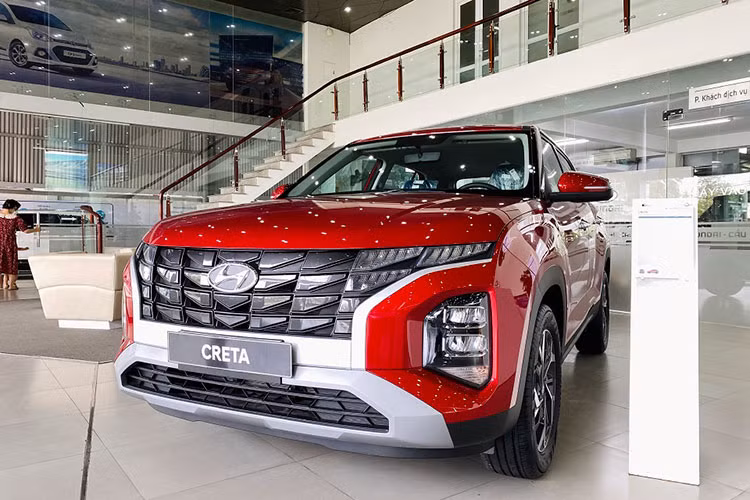 Xếp vị trí thứ 8 làc với 585 xe được bán ra thị trường, giảm hơn 1.300 xe so với tháng trước. Hyundai Creta được Hyundai Thành Công ra mắt vào cuối tháng 3/2022 dưới dạng nhập khẩu từ Indonesia. Creta có 3 phiên bản, đều sử dụng khối động cơ 1.5L. 